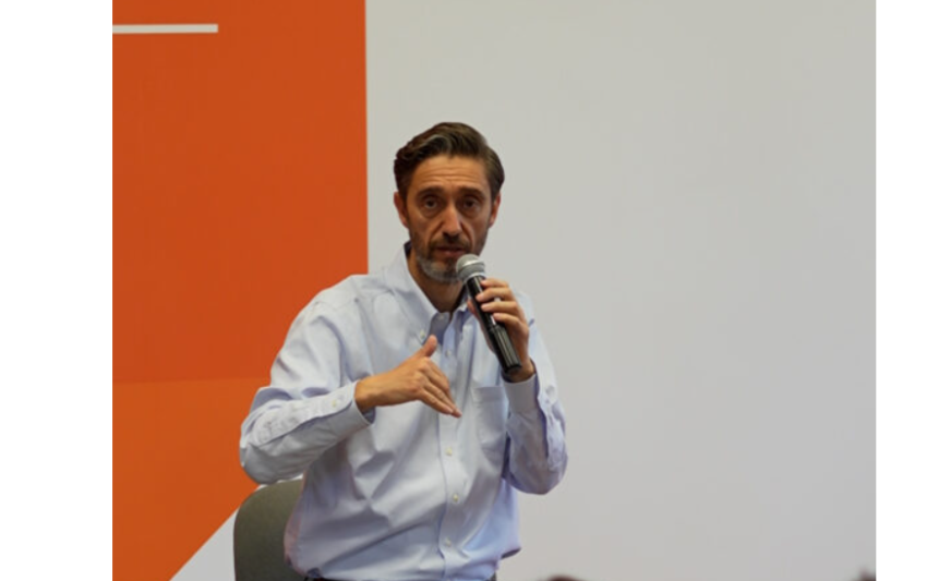 uran ismaili ne takim me studentet te rinjte pjese e ndryshimit qe po vjen ne prishtine me 12 tetor 68e93091a31c0