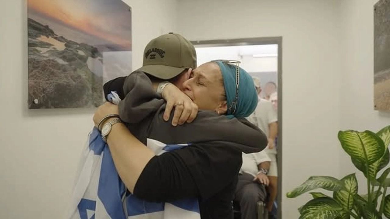 VIDEO/ Momentet kur pengjet izraelite u ribashkuan me familjet e tyre 1 video momentet kur pengjet izraelite u ribashkuan me familjet e tyre 68ed788758776