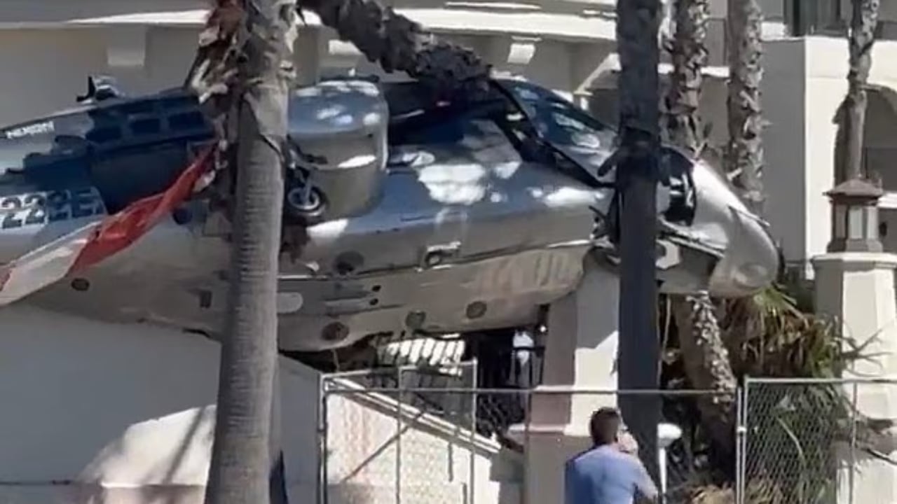 VIDEO/ Pamja të frikshme, helikopteri bie mbi hotelin luksoz në Kaliforni, plagosen kalimtarët 1 video pamja te frikshme helikopteri bie mbi hotelin luksoz ne kaliforni plagosen kalimtaret 68eb7a098dcb1