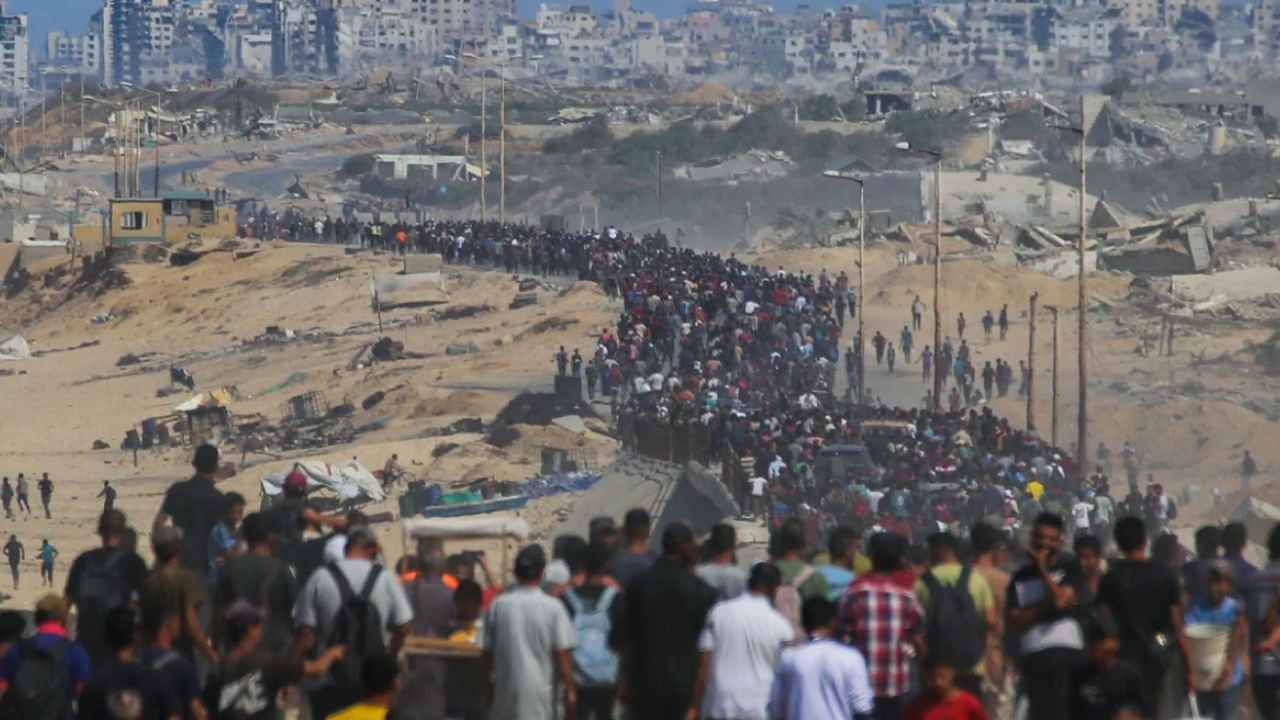 VIDEO/ Pas tërheqjes së forcave izraelite, mijëra palestinezë fillojnë të rikthehen në Gaza 1 video pas terheqjes se forcave izraelite mijera palestineze fillojne te rikthehen ne gaza 68e90f4639363