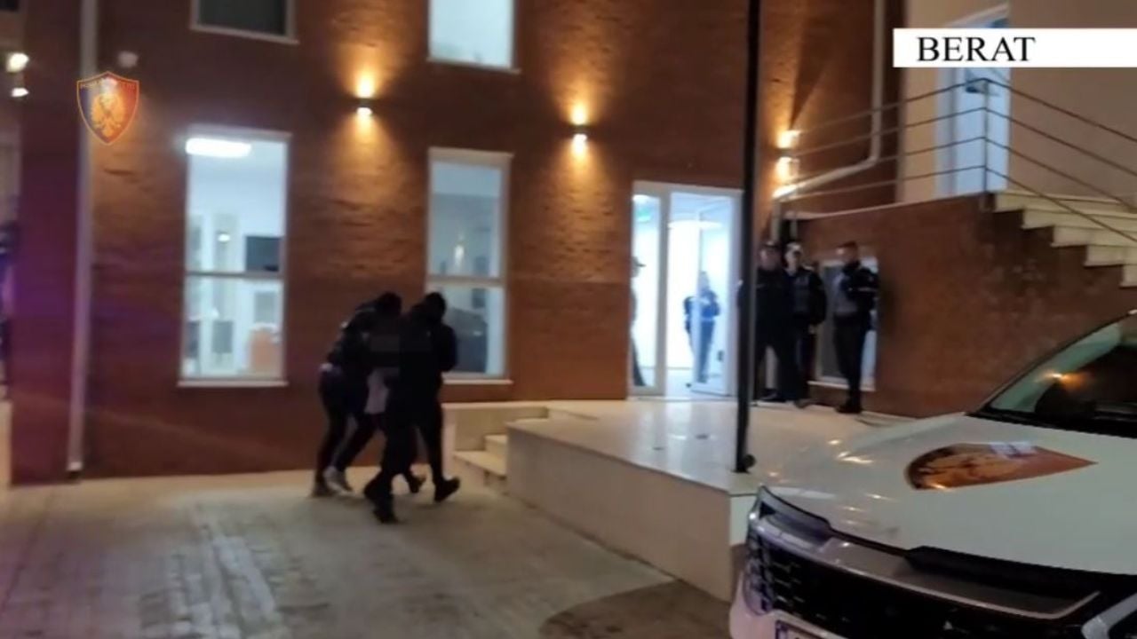 video vrau me thike 42 vjecarin per nje foto me kalin dalin pamjet e arrestimit te kristo memes ne berat 690154c4d305a