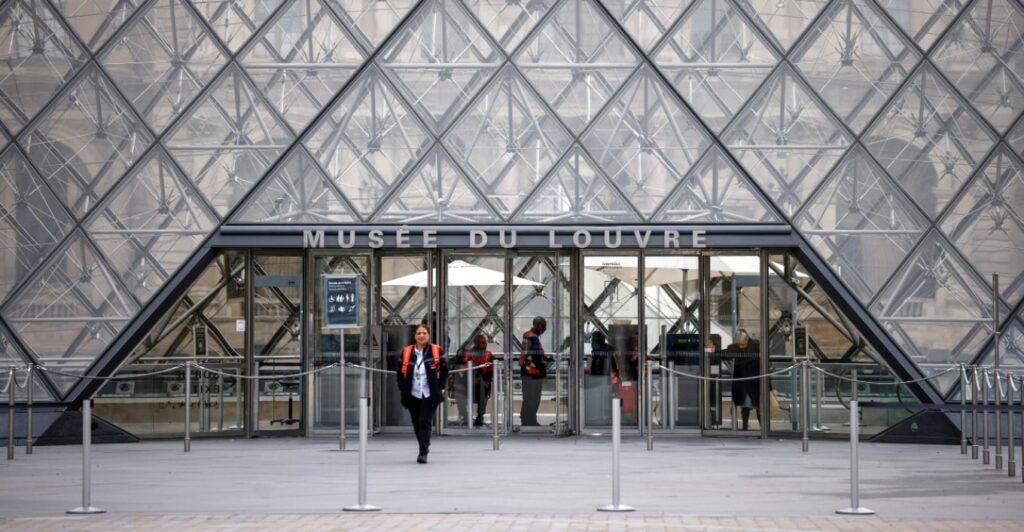 Vjedhja në Muzeun e Luvrit, ADN-ja ‘zhbllokoi’ hetimet dhe zbuloi autorët e grabitjes 3 vjedhja ne muzeun e luvrit adn ja zhbllokoi hetimet dhe zbuloi autoret e grabitjes 68ff408a0285e