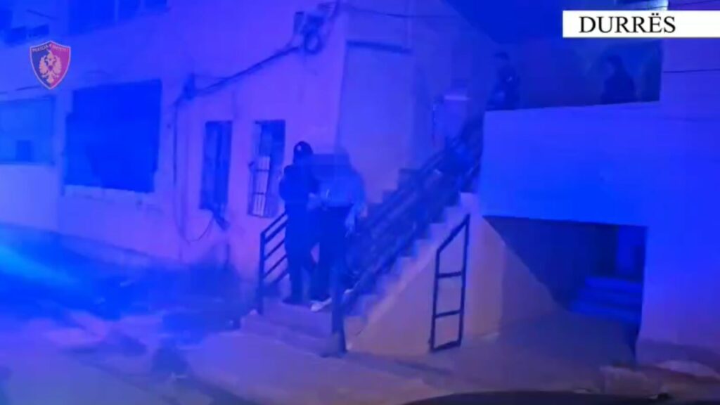 Zbulohet ‘foleja’ e prostitucionit në Durrës/ Trafikonte shtetase kolumbiane në Shqipëri, arrestohen organizatori dhe dy punonjësit e seksit 3 zbulohet foleja e prostitucionit ne durres trafikonte shtetase kolumbiane ne shqiperi arrestohen organizatori dhe dy punonjesit e seksit 68ed01a4466d5