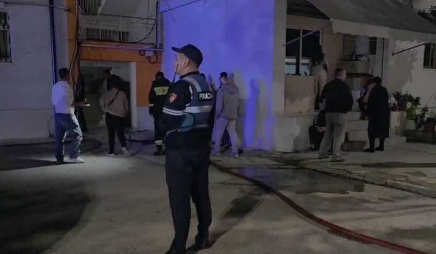 zjarri ne nje kabine elektrike ne fier nderhyrja e zjarrfikesve neutralizon flaket 68fbba68e9d1f