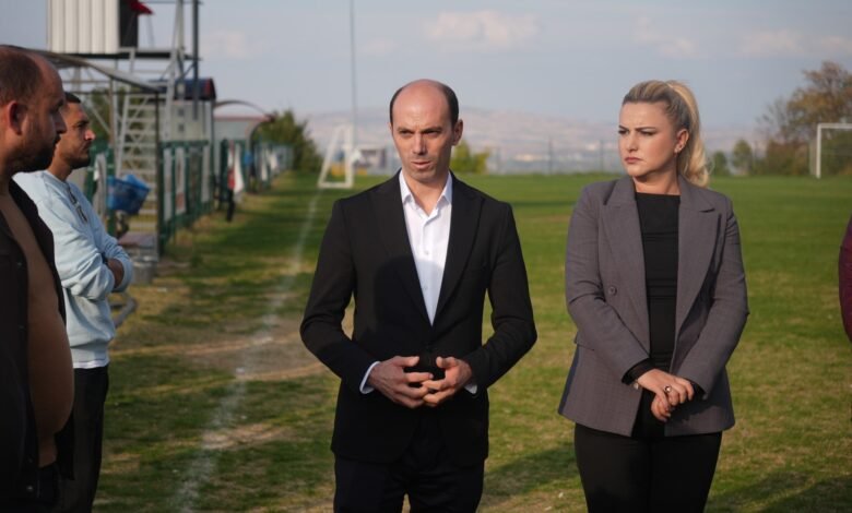 Zv/ministrja e Sportit Safije Shahini dhe Sedat Bislimi takojnë klubet sportive në Studeniçan 3 zv ministrja e sportit safije shahini dhe sedat bislimi takojne klubet sportive ne studenican 68efd2b640980