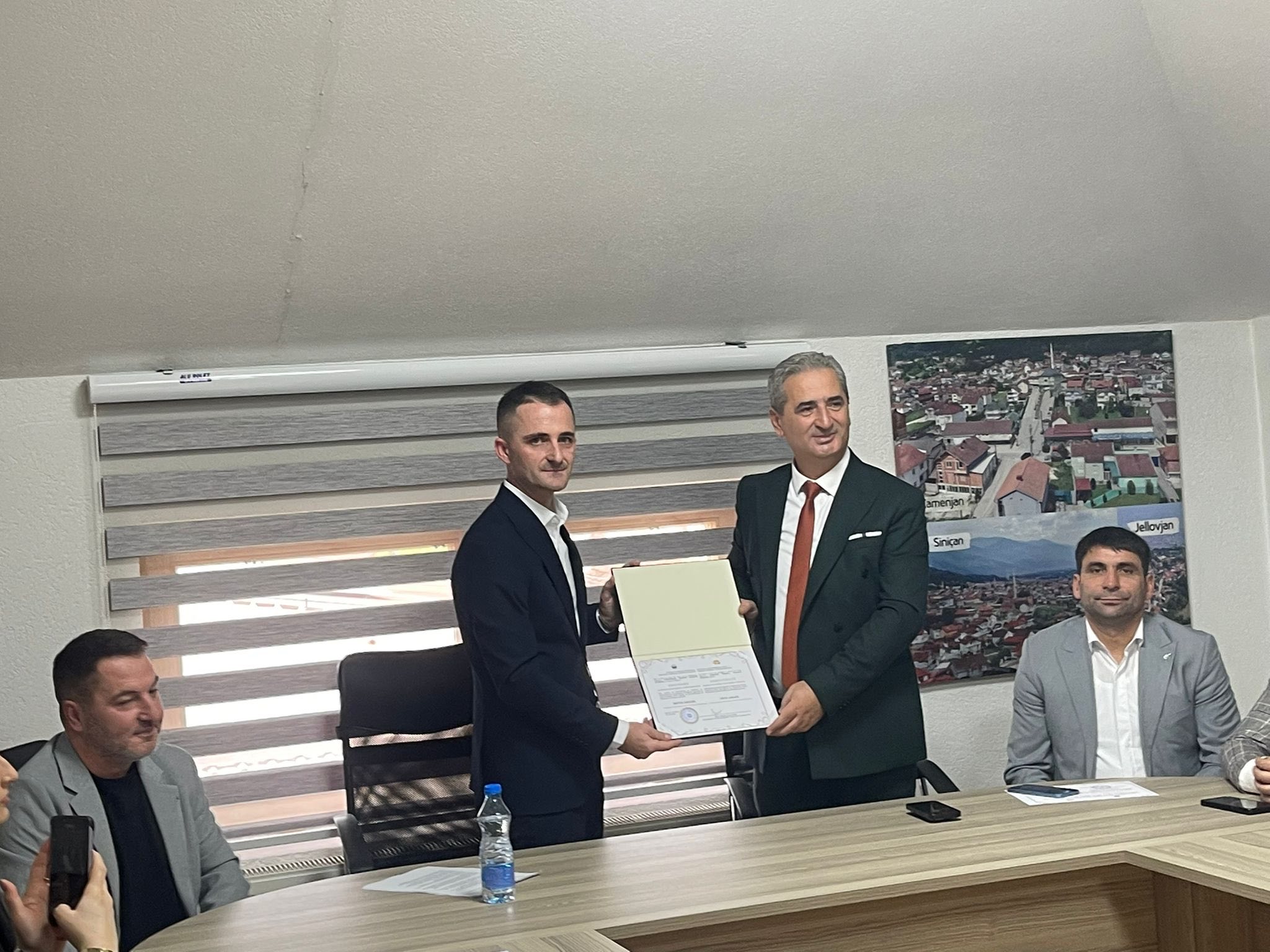 Feti Abazi zyrtarisht merr detyrën e Kryetarit të komunës së Bogovinës 1 579842324 122128937420971288 1418703892873096269 n