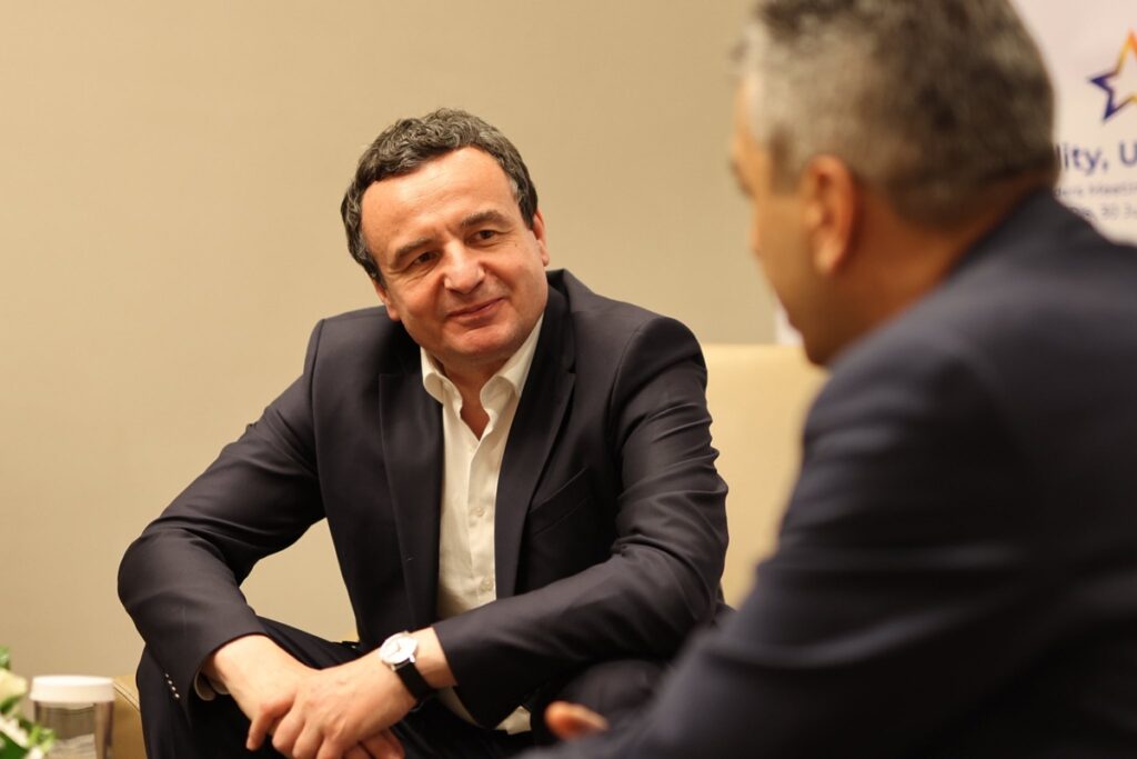 ALBIN KURTI DHE IZET MEXHITI