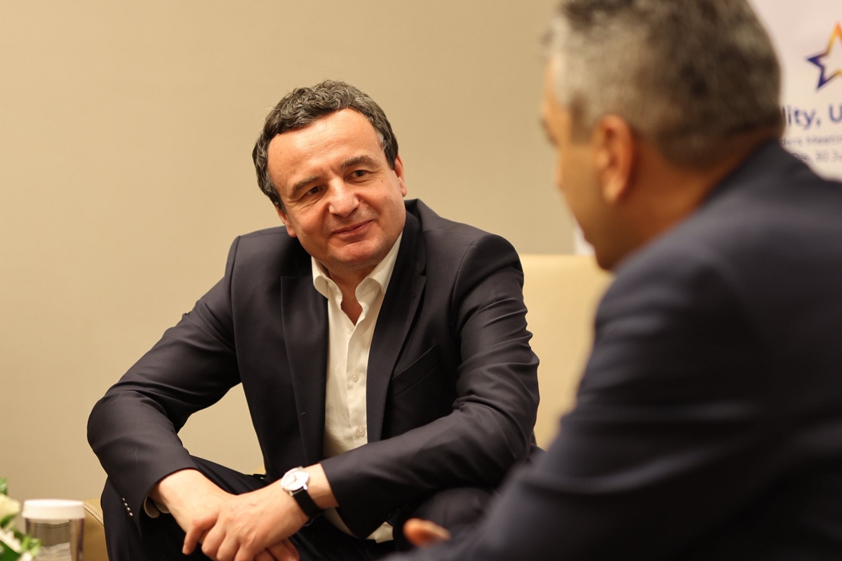 ALBIN KURTI DHE IZET MEXHITI