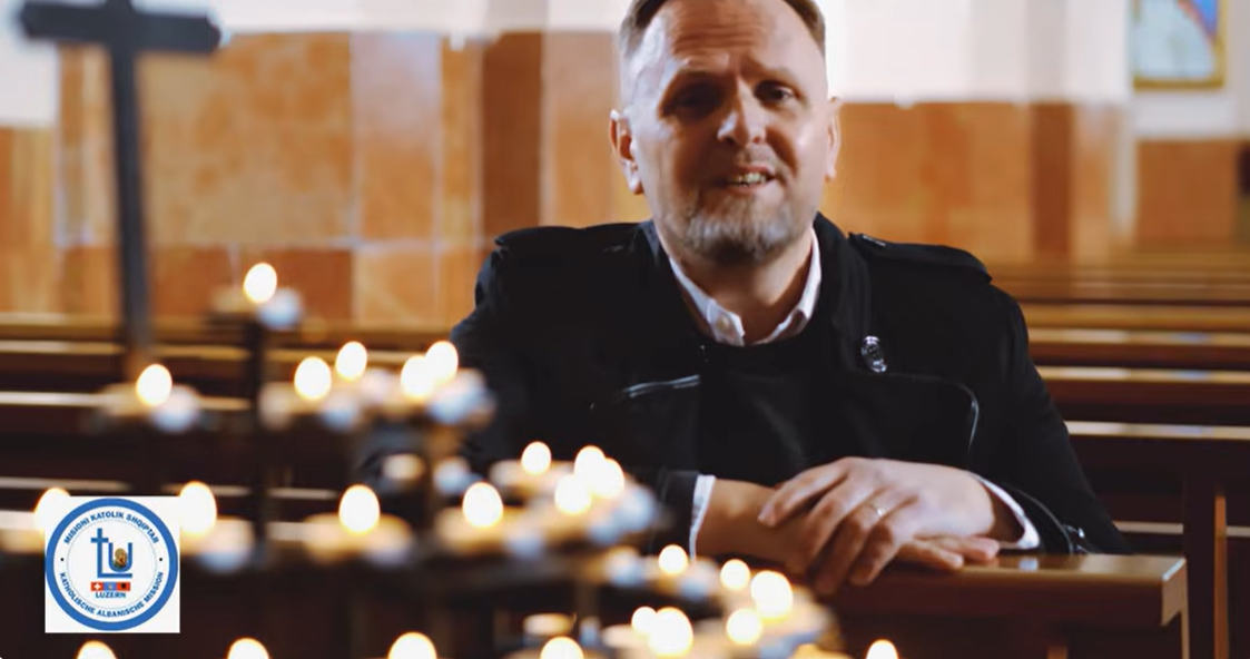 Një dedikim i fuqishëm për misionin humanitar të Nënës Terezë, vjen nga Valon Islamaj (Video) 1 Screenshot 2025 11 15 180322