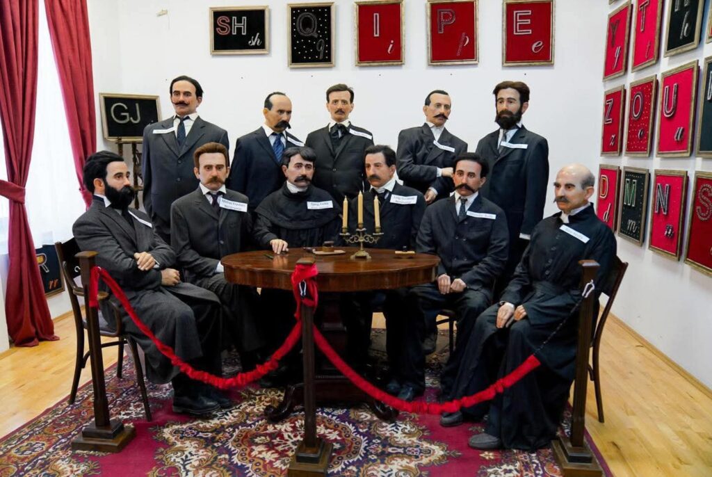 Kush promovoi figurat emblematike të kongresistëve nga dylli më 22 nëntor të vitit 2016 në shtëpinë e alfabetit në Manastir? 2 WhatsApp Image 2025 11 22 at 17.35.28 1