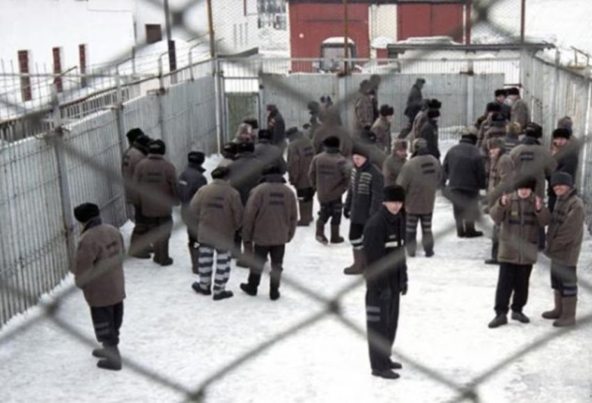 abuzime te tmerrshme fizike dhe psikologjike rel sjell deshmi ushtareve ukrainas u fanitet tmerri i nje burgu rus 692ac057106a0