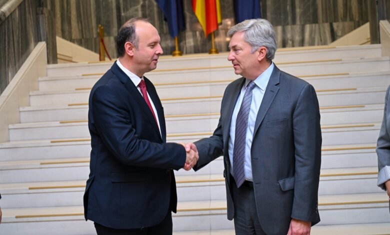 afrim gashi takon drejtorin e ndi se per europe dhe euroazi scott bates 691f10747e108