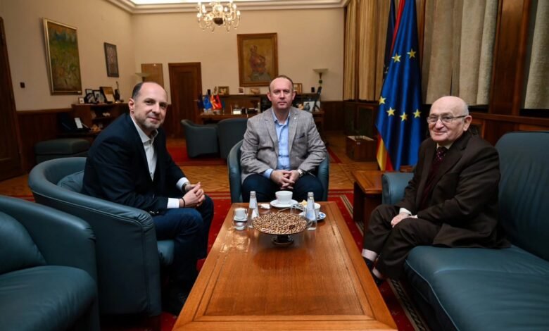 afrim gashi takon profesorin xhevat lloshi ne shkup 691df734acc0f