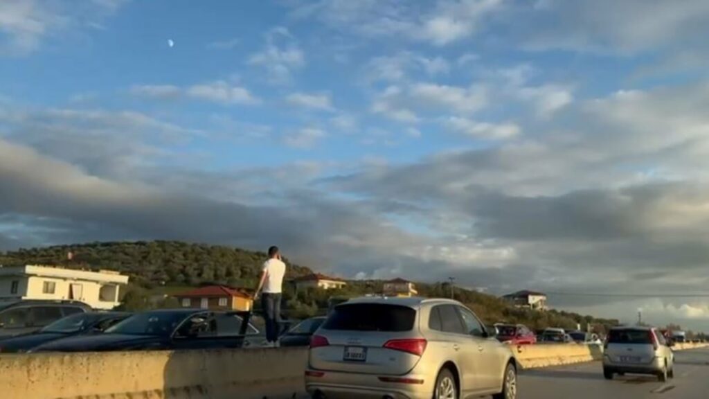 aksident ne aksin lushnje rrogozhine digjet makina shpetojne mrekullisht nena me femijet 692c81f830074