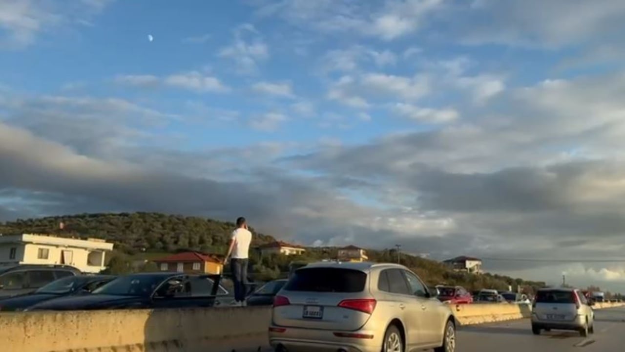 aksident ne aksin lushnje rrogozhine digjet makina shpetojne mrekullisht nena me femijet 692c81f830074