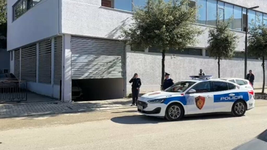 akuzohet per vrasjen e kusheririt ne fshatin gjorm paraqitet ne gjykaten e vlores bertil alliaj 690b38039a8ca