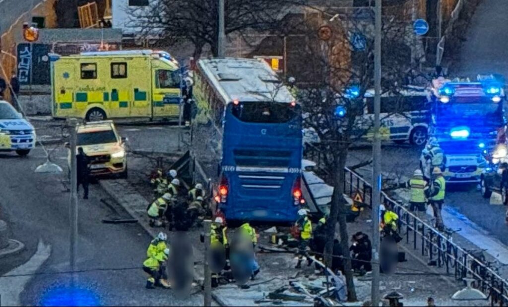 alarm ne stokholm autobusi perplaset ne qender te qytetit plagosen disa persona 69174fe5edf40