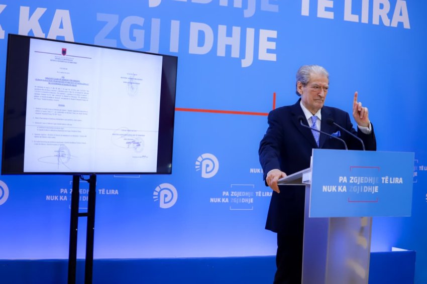 Atentati mafioz në Rinas, Berisha: Institucionet që punësuan Muçi Sheqerin në AMP, të përfshira kokë e këmbë në krim! 2 atentati mafioz ne rinas berisha institucionet qe punesuan muci sheqerin ne amp te perfshira koke e kembe ne krim 6915df1545d07