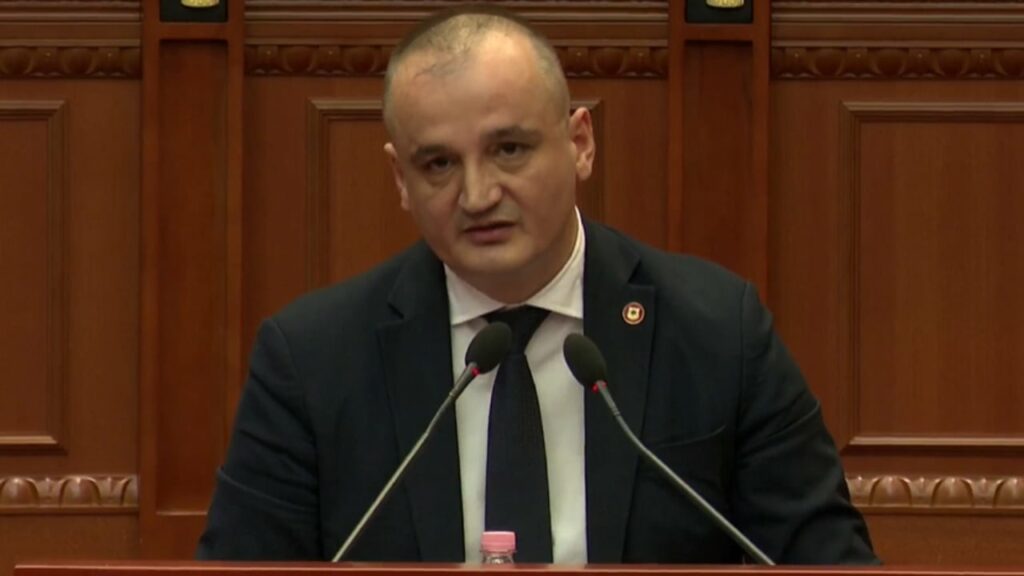 auditimet e klsh zbulojne shkelje ne prokurimet publike kreu i klsh ne kuvend ka edhe vonesa ne zbatimin e kontratave 690ca5a36631e