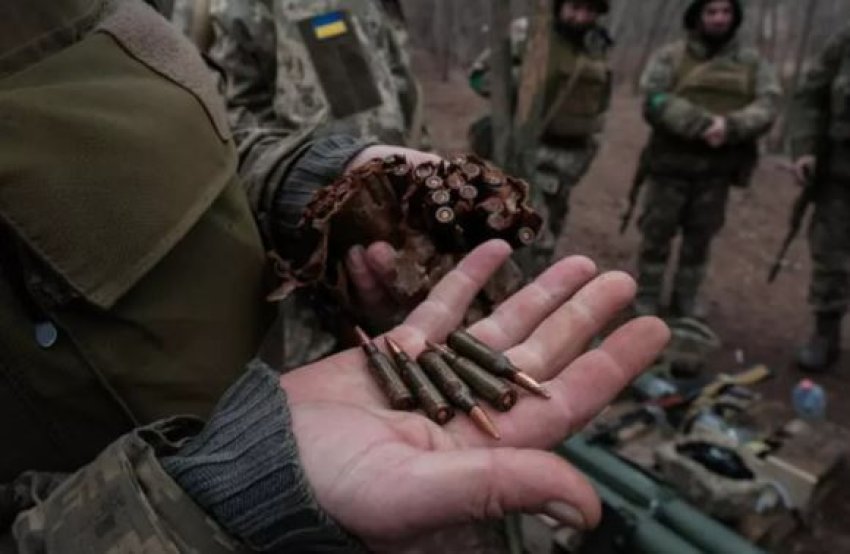 axios armet amerikane prej 5 miliarde dollaresh per kievin jane bllokuar per shkak te mbylljes se qeverise ne shba 6910d2d39e560