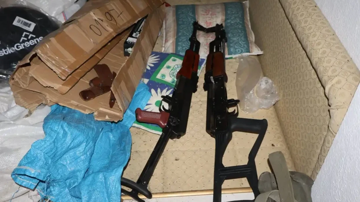 Bastisje në Podmolje të Ohrit, gjenden drogë, armë dhe municion 1 bastisje ne podmolje te ohrit gjenden droge arme dhe municion 69066012aed4a