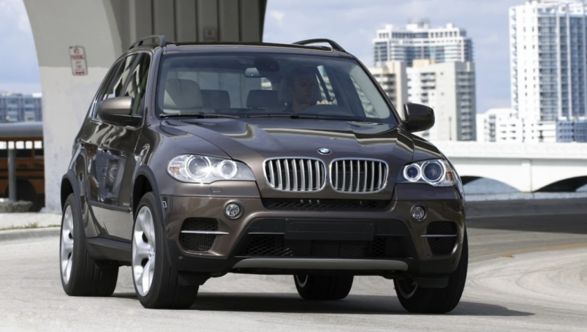 bmw urdherohet te paguaje 1 9 milion dollare pasi dera e mbyllur butesisht e vetures ia lendoi doren pronarit te saj ne nju jork 6919d4d2d079f