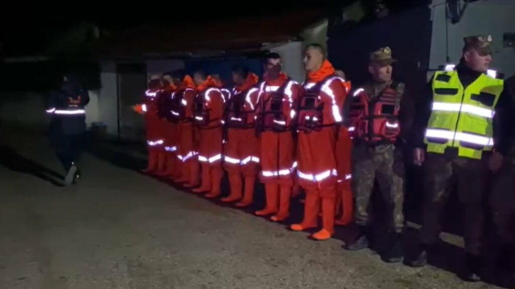 dalja nga shtrati i lumit seman ministri i mbrojtjes monitoron nga afer situaten ne mbrostar te fierit 69222e230c7c1