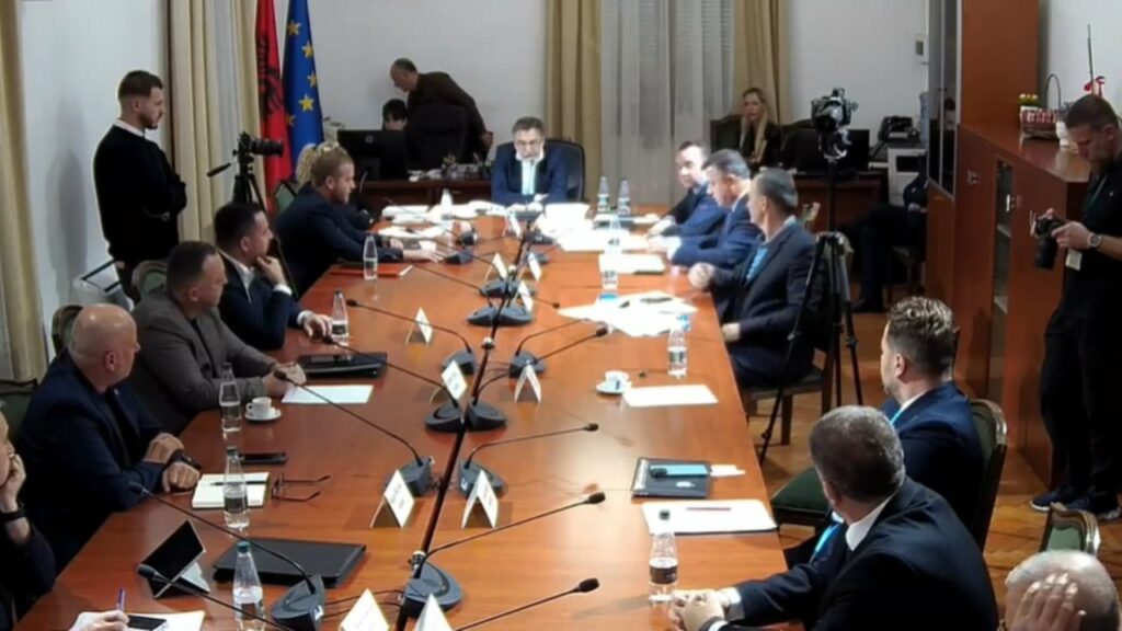 debat te siguria noka hedh akuza per portin e durresit cuci mos fol pa fakte dil ne konference dhe thuaj cfare te duash 6914728810c3e