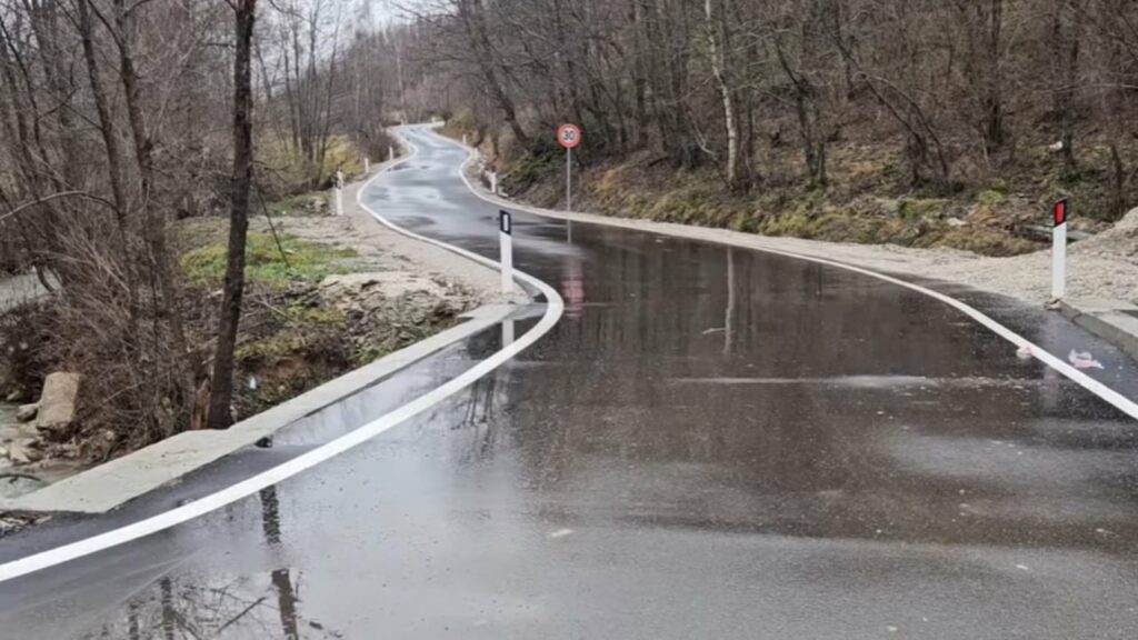 demtohet rruga e re ne kukes cahet asfalti i segmentit 38 kilometra u inaugurua dy muaj me pare 69244483a8365