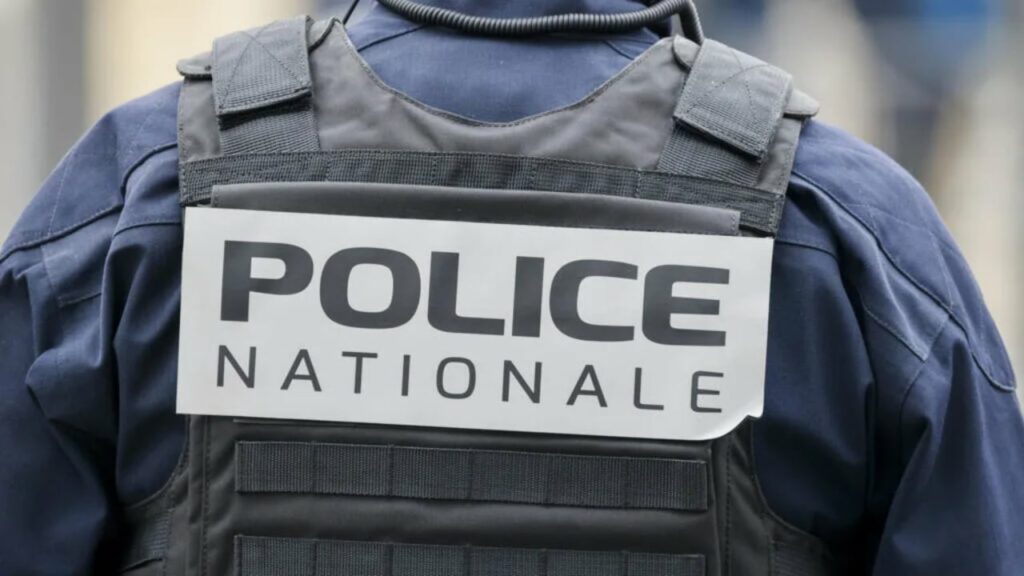 Dyshohet se po planifikonin sulm terrorist, arrestohen tre vajza në Paris 3 dyshohet se po planifikonin sulm terrorist arrestohen tre vajza ne paris 690f66e56238b