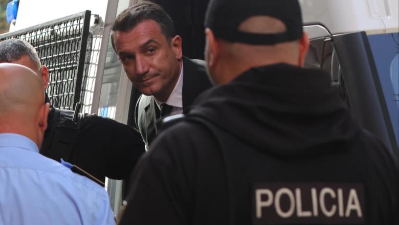 Erion Veliaj kërkon lirinë në Kushtetuese: Shfuqizoni arrestin me burg 2 erion veliaj kerkon lirine ne kushtetuese shfuqizoni arrestin me burg 69283e3297bcf