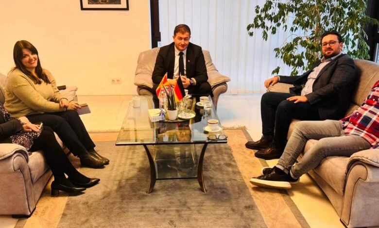 faton fazliu takohet me ambasadorin e maqedonise se veriut ne berlin ylber sela 691b5435cfccb