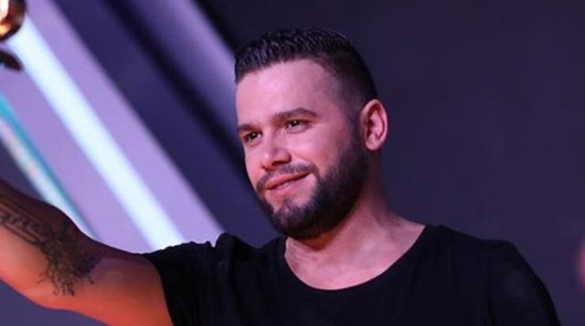 flor mumajesi anulon koncertin cfare po ndodh me kantautorin shkeputja nga miqte dhe tregu muzikor 6907d89bede75