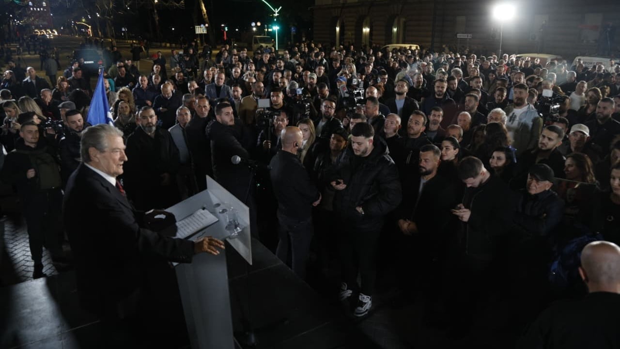 “Foltore 2”/ Mbyllet protesta e opozitës përpara Kryeministrisë, Berisha: Do mblidhemi çdo javë deri sa… 1 foltore 2 mbyllet protesta e opozites perpara kryeministrise berisha do mblidhemi cdo jave deri sa 691b7a8557eb5