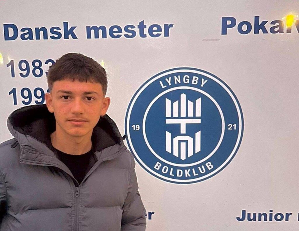 Një mesfushor taktik/ Kasami, shqiptari që premton në futboll 2 foto kompresuar