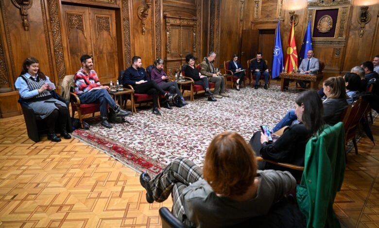 gashi ne takim me perfaqesuesit e mediave informon per zhvillimet e fundit 6909f875237b7