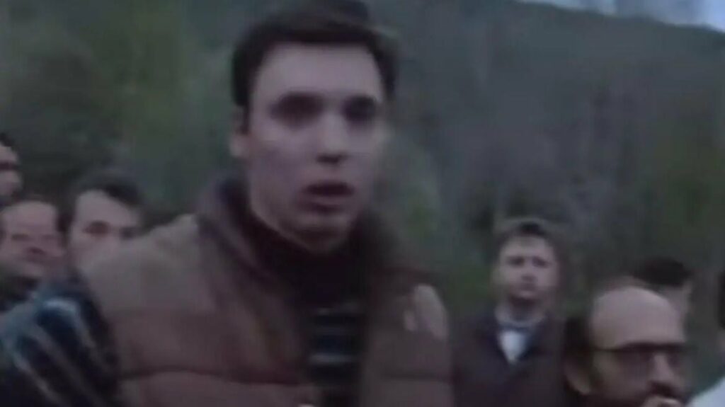 gazetari kroat publikon fotot dhe videot e vucic presidenti serb akuzohet se ishte pjese e nje grupi snajperistesh qe vriste civile boshnjake ne sarajve 692019e8d61e7