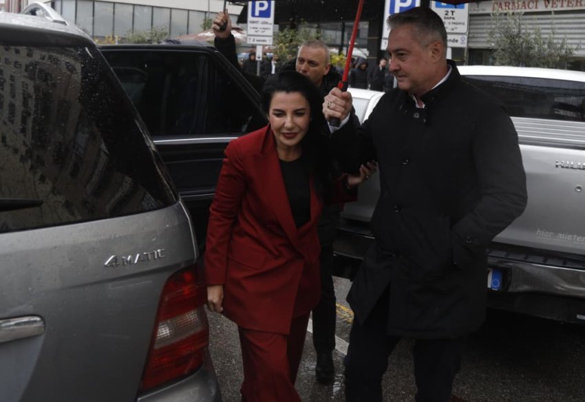 GJKKO tërhiqet për të marrë vendim për Belinda Ballukun dhe dy vartësit e saj! 2 gjkko terhiqet per te marre vendim per belinda ballukun dhe dy vartesit e saj 6921d8bad1a28