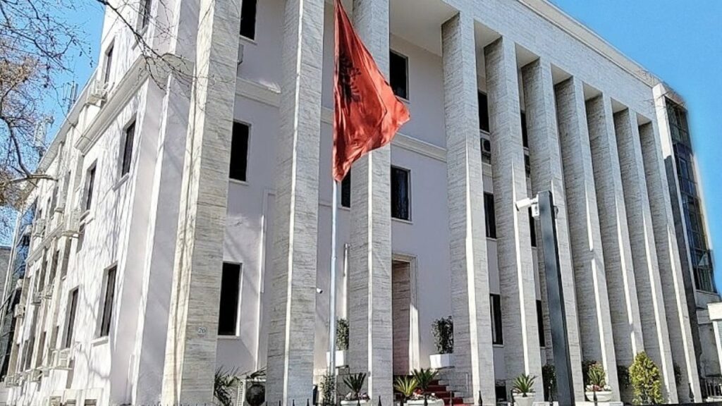 gjykata e larte me dy standarde votimet per gjyqtaret kushtetues qendrime te ndryshme ne raste te ngjashme 6908950761bac