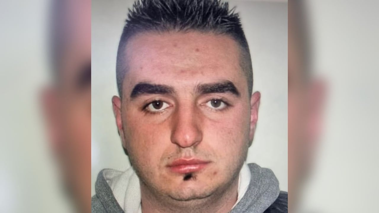 i denuar me 5 vite burg per plagosje ne gramsh ekstradohet nga britania mikel