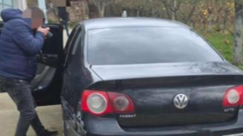 kam foto dhe video te tuat nese nuk me takon do ti publikoj detaje nga abuzimi i 19 vjecares me shkroi ne wp nje numer 692c2d83321f4