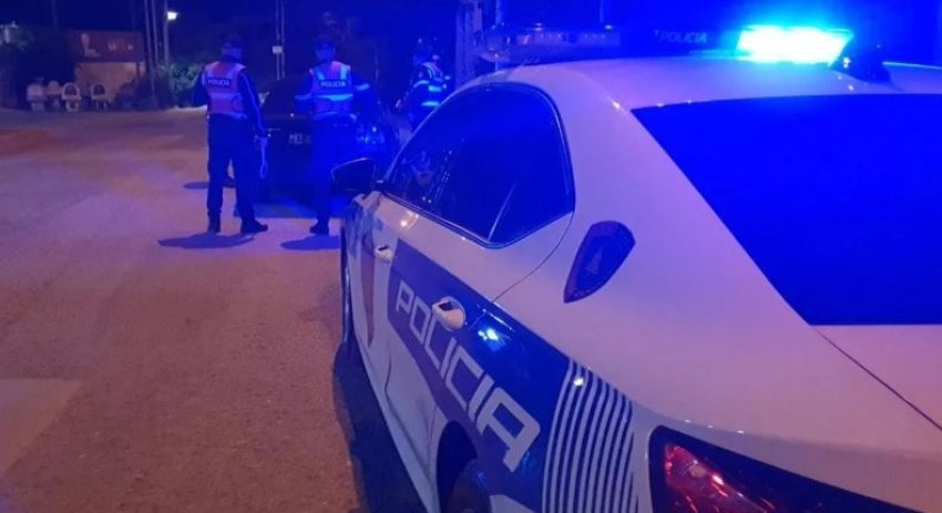 Kërcet arma në një banesë në Elbasan, dyshimet e para 2 kercet arma ne nje banese ne elbasan dyshimet e para 692a1f912b0ee