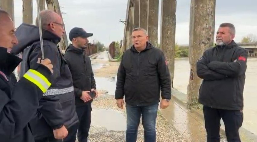 Kreu i Emergjencave inspektim në urën e Mifolit: Prurjet në kufij të menaxhueshëm 2 kreu i emergjencave inspektim ne uren e mifolit prurjet ne kufij te