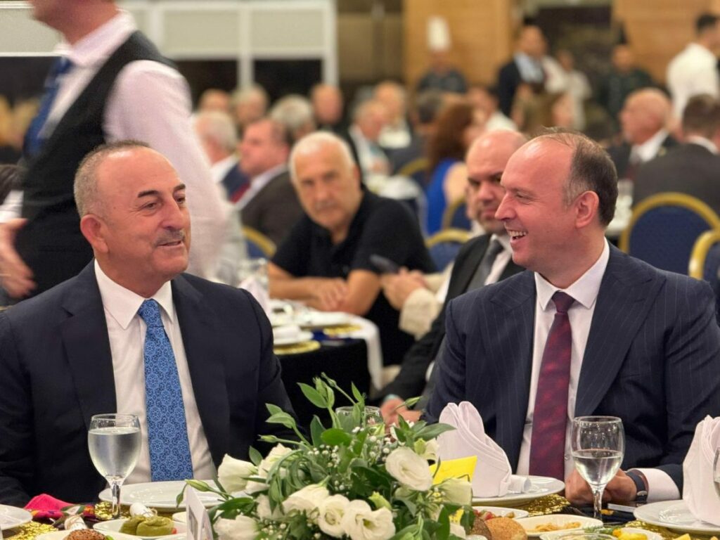 Kryeparlamentari Gashi mori Çmimin Global për Diplomaci në Turqi 3 kryeparlamentari gashi mori cmimin global per diplomaci ne turqi 69109710597e3