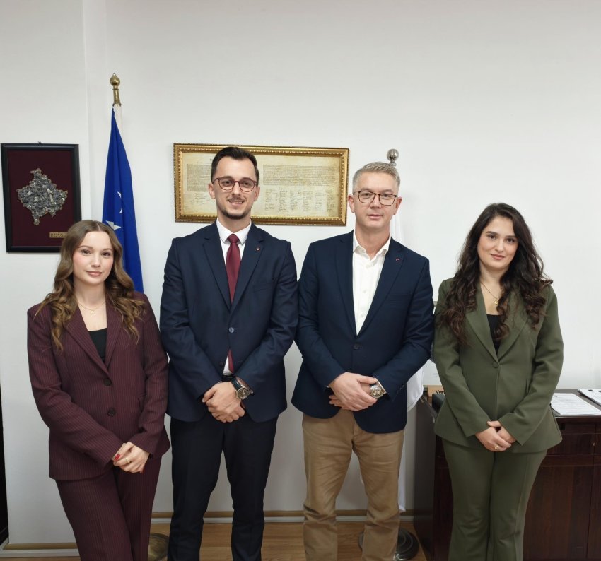 kryetari i gjykates ka pritur ne takim gjyqtaret e dekretuar 6915e770ad37c