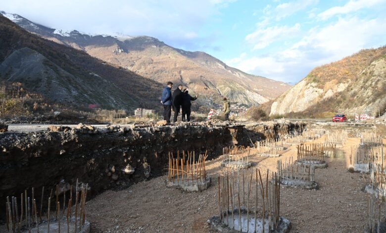 kryetari mela inspekton punimet ne rrugen diber mavrove pas gropes se rrezikshme qe demtoi infrastrukturen 69261874ceaa5