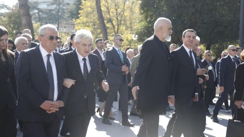 lamtumira e fatos nanos bashkoi ramen me kurtin ahmeti ne krah te rucit 690764d426d01