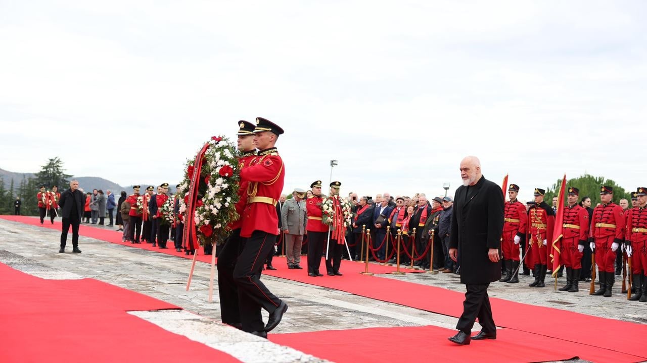 lavdi deshmoreve te atdheut rama homazhe ne nder te tyre te pranishem begaj dhe ministra 692abfe479131