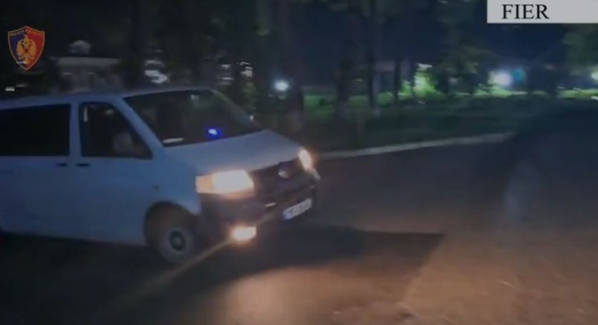 Lëvizte i armatosur, kapet në flagrancë dhe arrestohet 57-vjeçari në Fier, i dënuar më parë për vrasje 2 levizte i armatosur kapet ne flagrance dhe arrestohet 57 vjecari ne fier i denuar me pare per vrasje 69230e16da16c