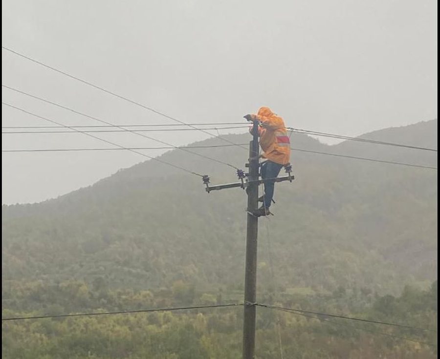 moti i keq dhjetera fshatra dhe disa lagje ne gjirokaster pa energji 691d9612c4862